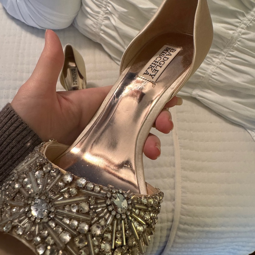 Badgley Mischka Embellished beaded and Rhinestone Size 8.5 Cream Heels - Picture 4 of 15